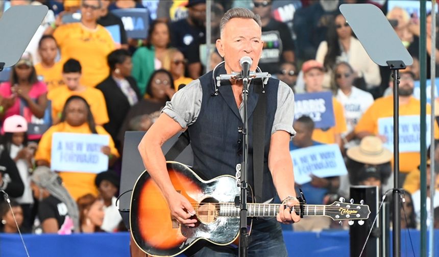 ABD'li müzisyen Springsteen, ünlü şarkısını ICE polisince vurularak öldürülen kadına ithaf etti