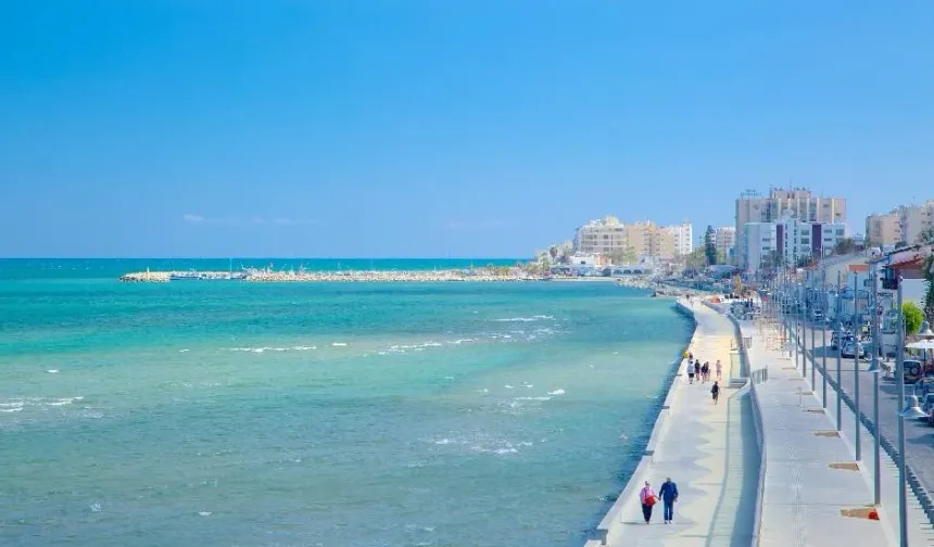 Rum basını: Larnaka ve Limasol sahillerinde mülkiyet yabancıların eline geçiyor