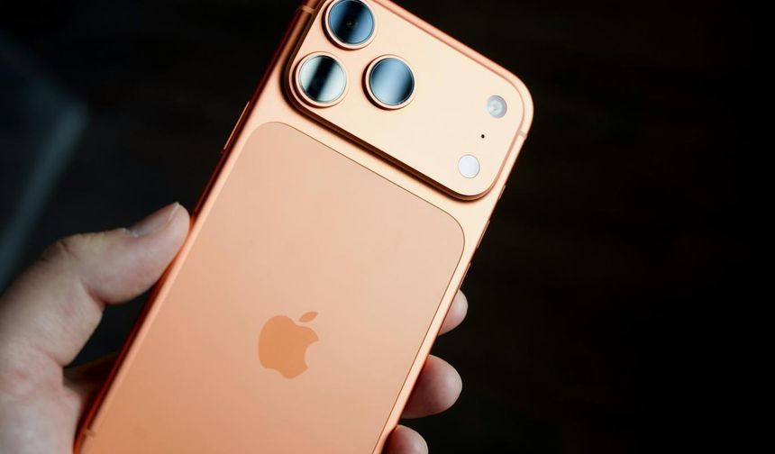 Apple'dan ucuz iPhone ve yenilenmiş Siri planı