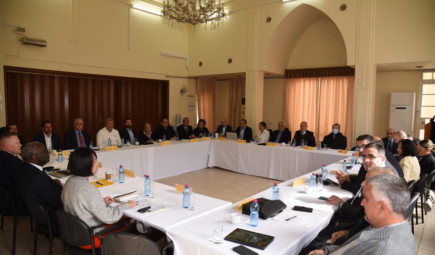 Kıbrıslı Türk ve Kıbrıslı Rum siyasi partiler ara bölgede bir araya geldi