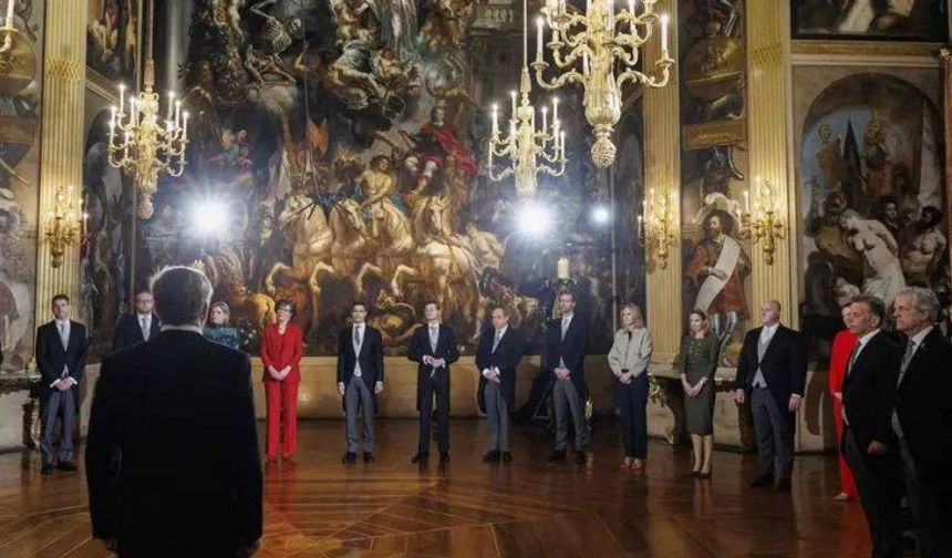 Hollanda’da yeni hükümet göreve başladı