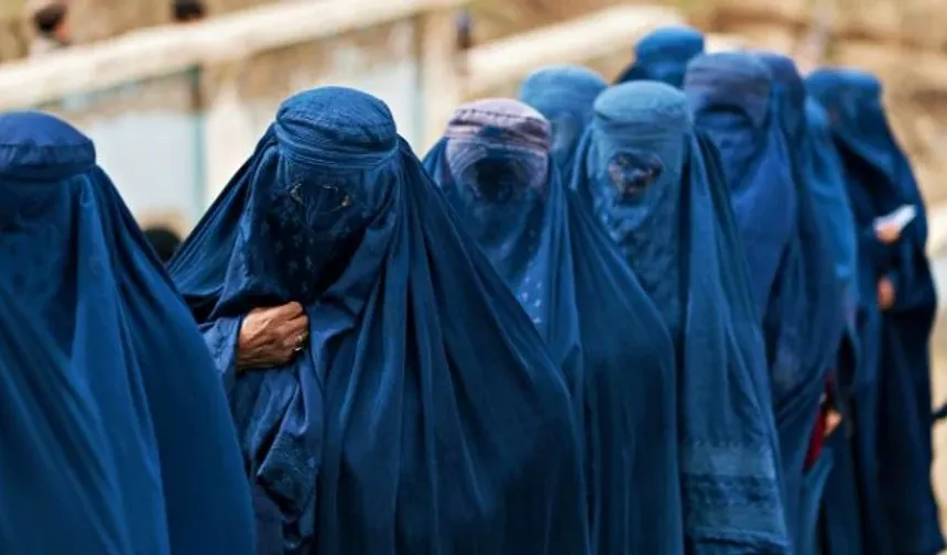 Taliban erkeklere eşlerini dövmesi için izin verdi: Tek şart kemik kırılmasın