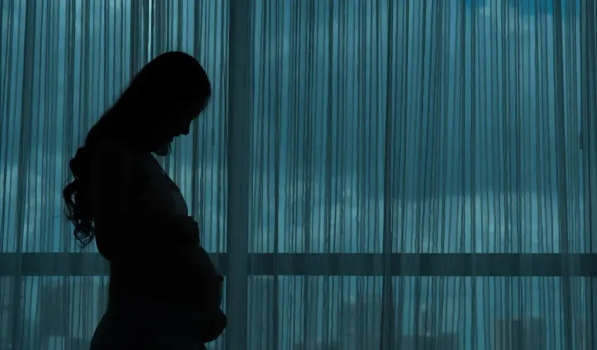 Hamileliğini gizledi, doğurduğu bebekleri dondurucuya sakladı