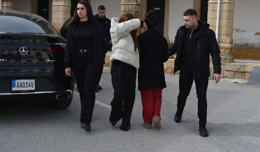 Eğlence mekânı önünde çıkan kavgada, bir kişiyi darp eden zanlılar mahkemeye çıkarıldı