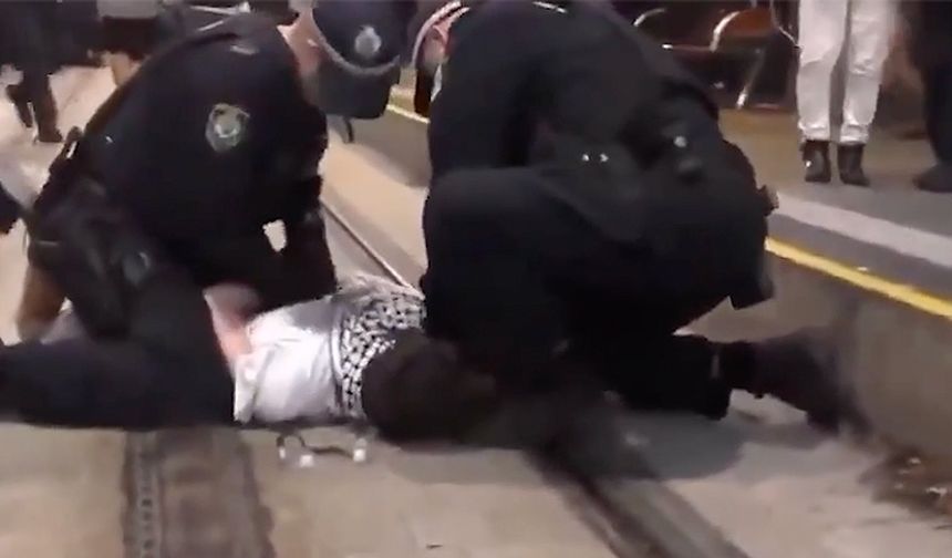 Avustralya'da Filistin destekçisi protestocu, polis tarafından yerde defalarca yumruklandı