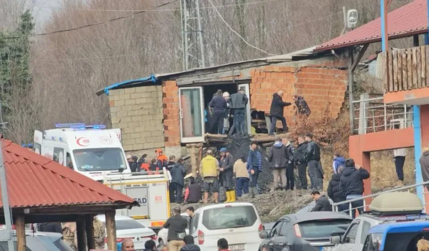 Zonguldak'ta maden ocağında göçük: Mahsur kalan işçilerden biri yaralı şekilde çıkarıldı