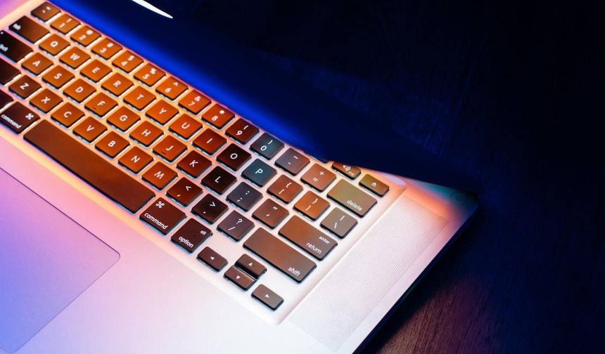 Yapay zekayla cinsel içerikli görüntü üreten ergenlerin oranı endişe yarattı