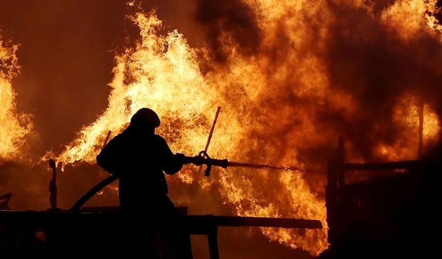 Hindistan'da fabrikada meydana gelen patlamada 17 kişi öldü