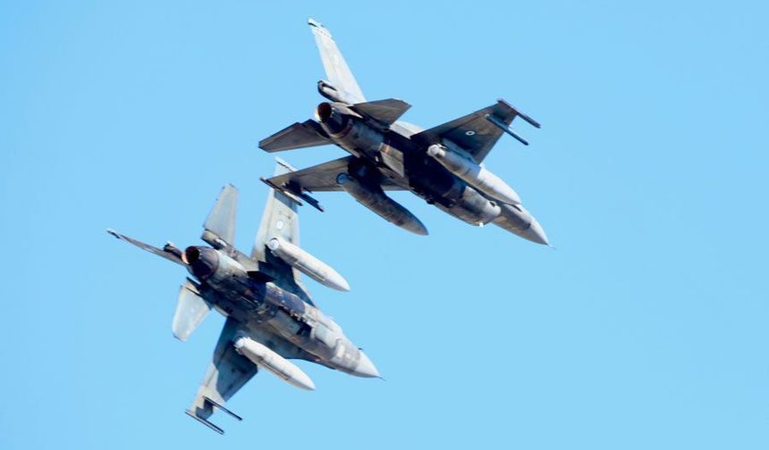Güney Kıbrıs yeniden alarmda... 2 Yunan F-16 savaş uçağı havalandı