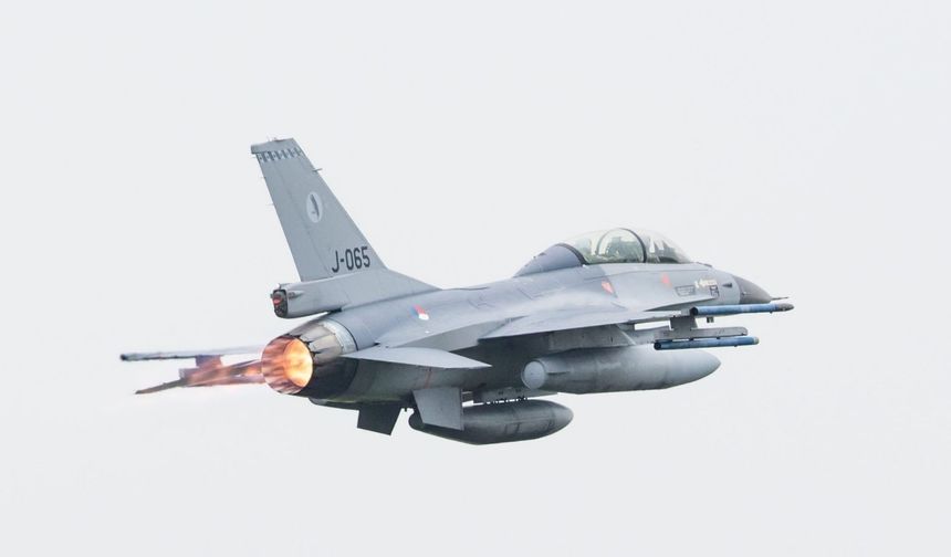 Yunan F-16’lar "şüpheli nesneleri” Lübnan hava sahası içerisinde engelledi ...