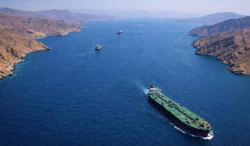 Uraloğlu: “Hürmüz Boğazı'nda 15 Türk sahipli gemi vardı, bir tanesi geçti. 14 gemimiz bekliyor”