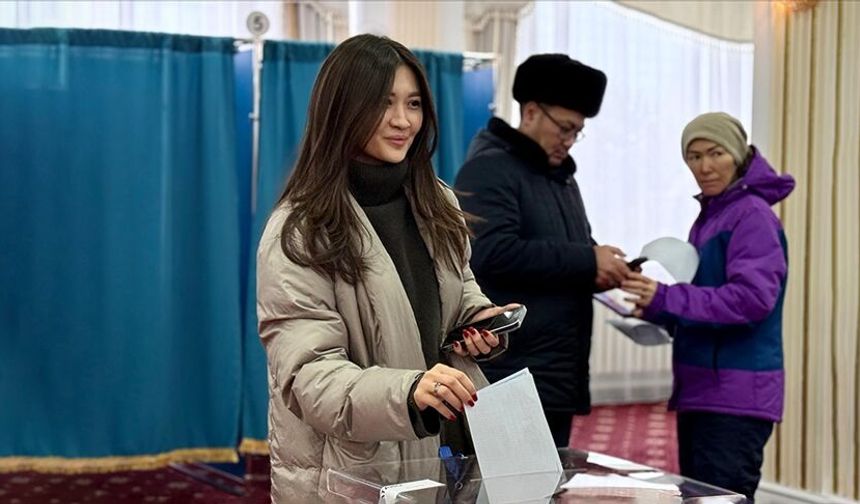 Kazakistan’da halk yeni anayasaya "evet" dedi