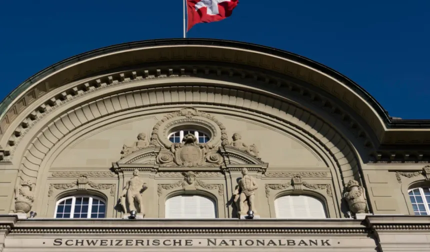 İsviçre Merkez Bankası, İsviçre frangının aşırı değerlenmesi karşısında faiz "sıfır"da sabit tuttu