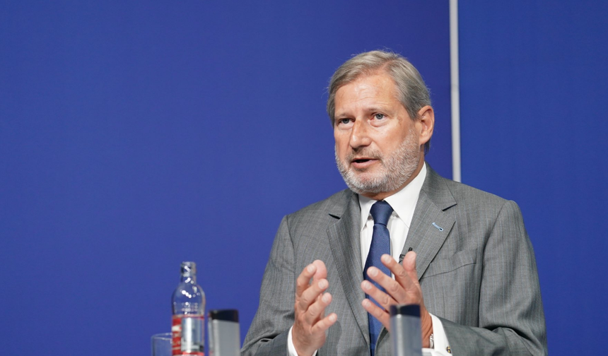 Politis: Hahn'ın istifası... "Çıkış ve umut aranıyor"