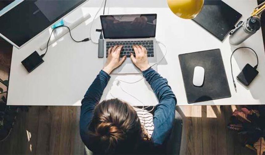 İspanya'da kamunun haftalık çalışma saati 37,5'ten 35'e indirildi