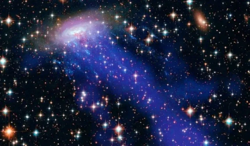 8,5 milyar yıllık 'denizanası galaksisi' bulundu