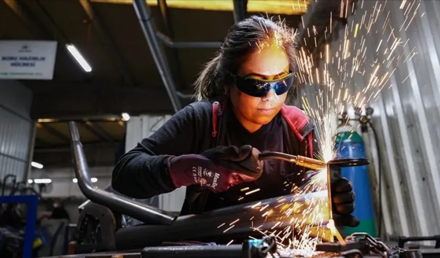 TÜİK: Kadınların yüzde 32,9'u istihdamda