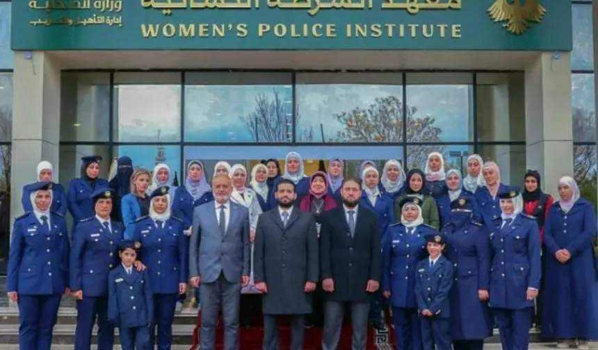 Suriye kadın polis enstitüsü açtı