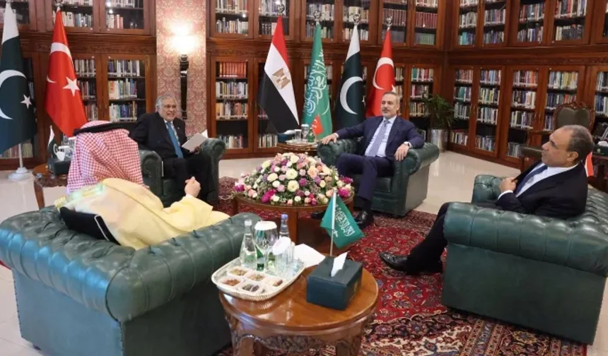 Pakistan'da Türkiye'nin de katılımıyla 'İran' toplantısı