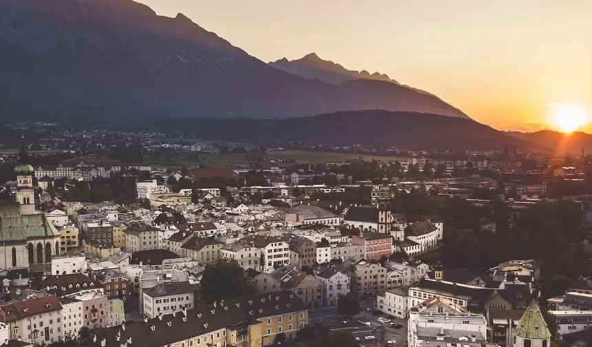 Avusturya'da Türk aileye ırkçı saldırı. Kapılarına domuz kafası bırakıldı