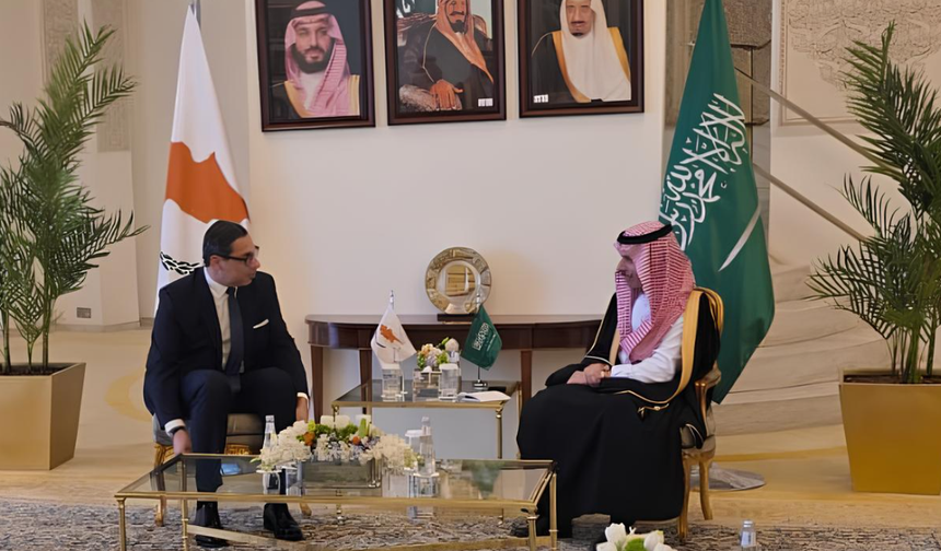 Suudi Arabistan ve GKRY dışişleri bakanları Riyad’da bir araya geldi