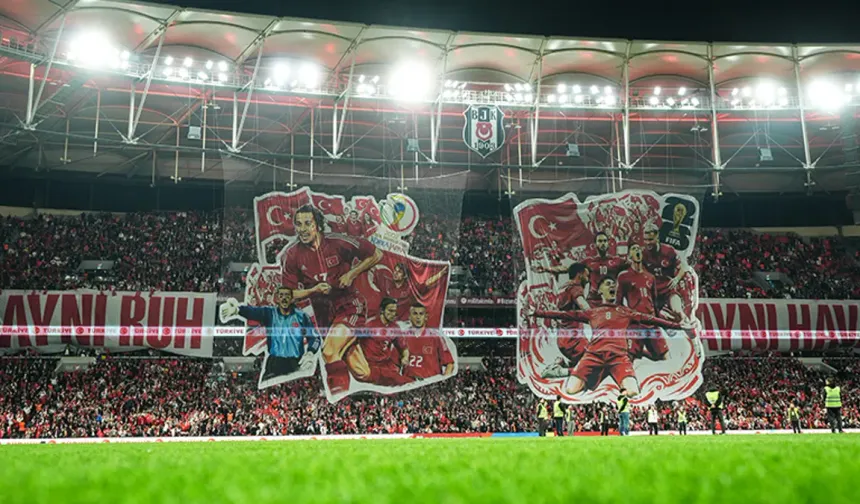 Dolmabahçe'de milli maça özel koreografi. "Aynı ruh, aynı hava"