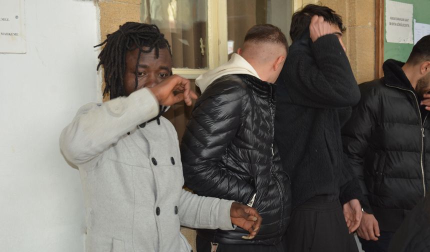 Uyuşturucu davasında 2 zanlı teminatla serbest, evinde yüklü uyuşturucu bulunan Jumbo cezaevine