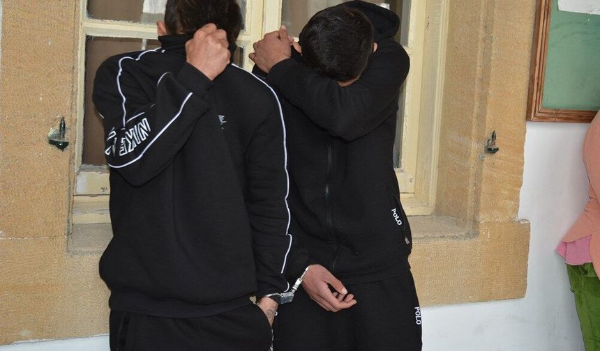 Araçta uy*şturucuyla yakalandılar