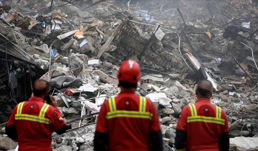 İran'da ABD-İsrail saldırılarının başladığı 28 Şubat'tan bu yana 230’dan fazla çocuk hayatını kaybetti