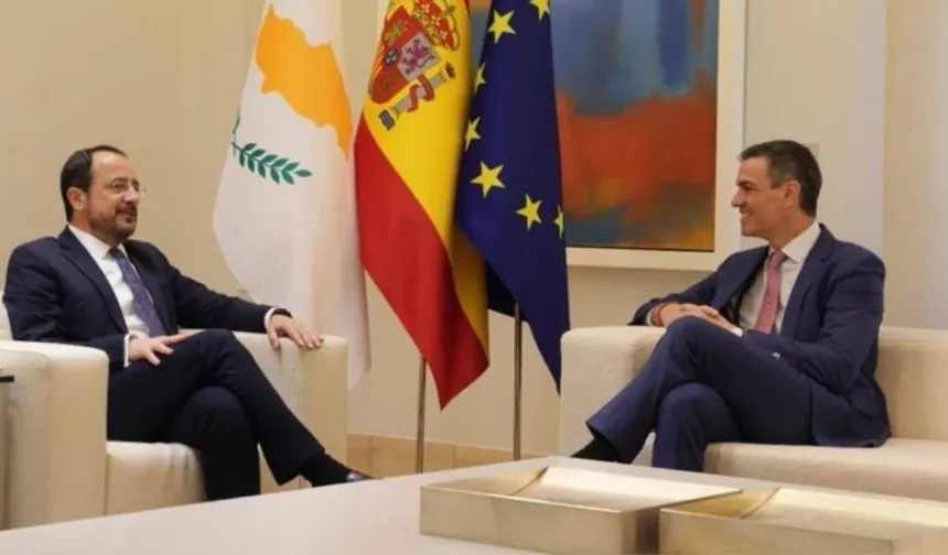 Nikos Hristodulidis, İspanya Başbakanı Pedro Sanchez'e teşekkür etti