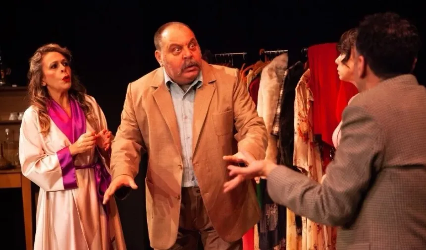 Lefkoşa Belediye Tiyatrosu, Dünya Tiyatro Günü’nde “Bir İhtimal Kabare” ile sahnede