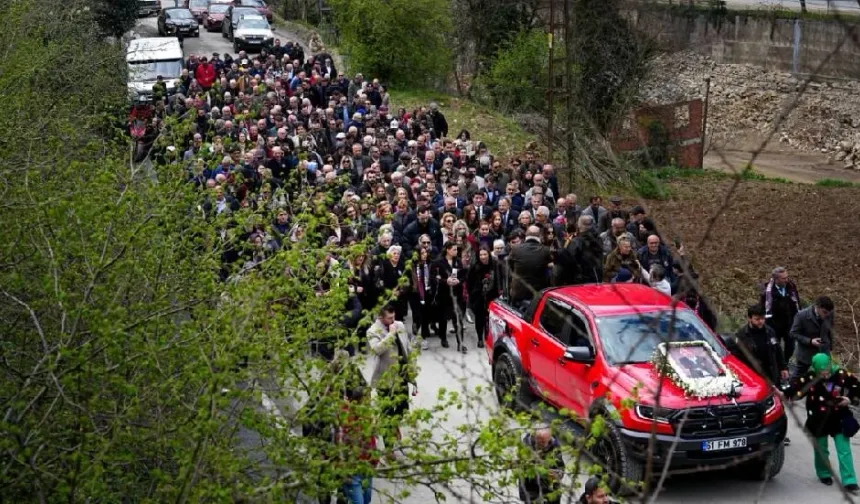 "Kuzeyin Oğlu" Volkan Konak mezarı başında anıldı