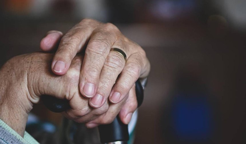 Parkinson'un ilk belirtileri bağırsaklarda ortaya çıkıyor