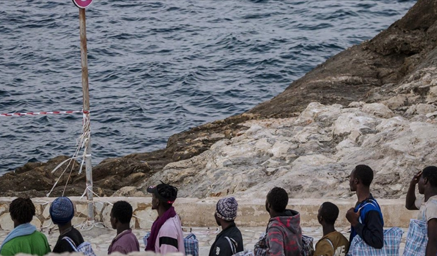 Akdeniz'i geçmeye çalışan 19 düzensiz göçmen hayatını kaybetti