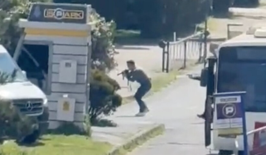 İstanbul'da İsrail Başkonsolosluğu yakınında polislerle silahlı çatışmaya giren 3 terörist etkisiz hale getirildi