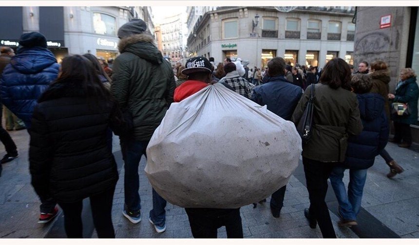 İspanya hükümeti, 500 binden fazla düzensiz göçmeni yasallaştıran süreci başlattı