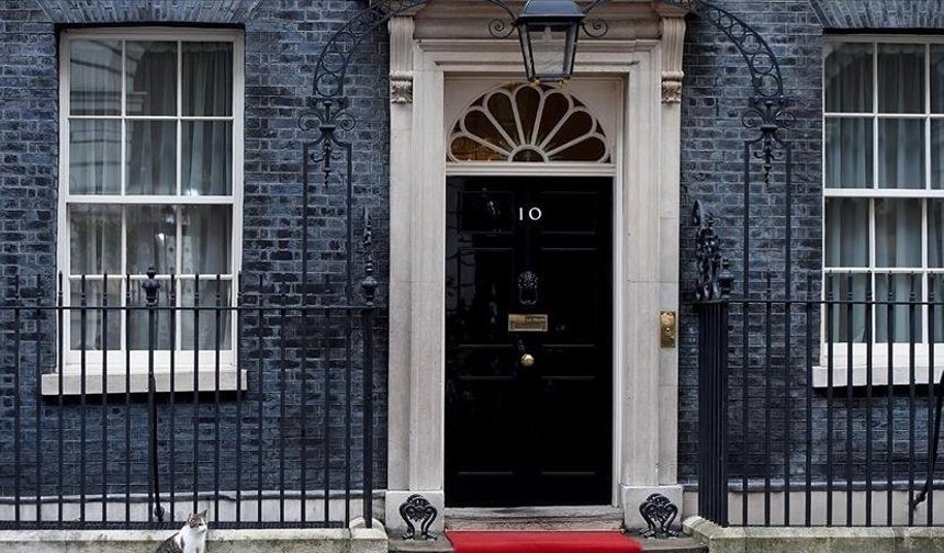 Starmer, sosyal medya şirketlerine çocuk güvenliği için baskıyı artırıyor