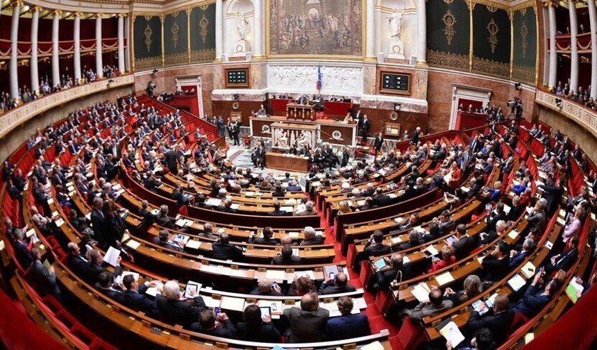 Fransa'da İsrail'i eleştirmeyi "Yahudi karşıtlığı" gibi gösteren tartışmalı tasarısı geri çekildi