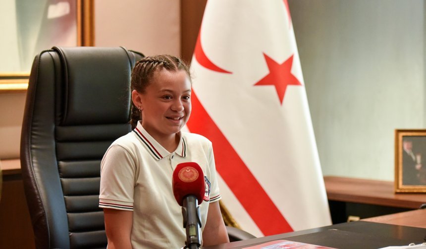 23 Nisan Ulusal Egemenlik ve Çocuk Bayramı... Öztürkler, makamını Şht. Yalçın İlkokulu öğrencisi Rana Dalay'a devretti