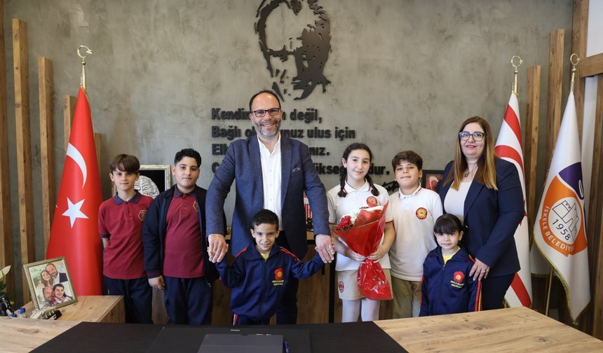 23 Nisan Ulusal Egemenlik ve Çocuk Bayramı...Sadıkoğlu makamını çocuklara devretti