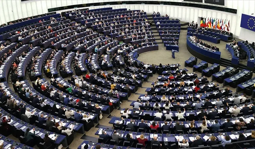Avrupa Parlamentosu Polonyalı 4 milletvekilinin dokunulmazlığını kaldırdı