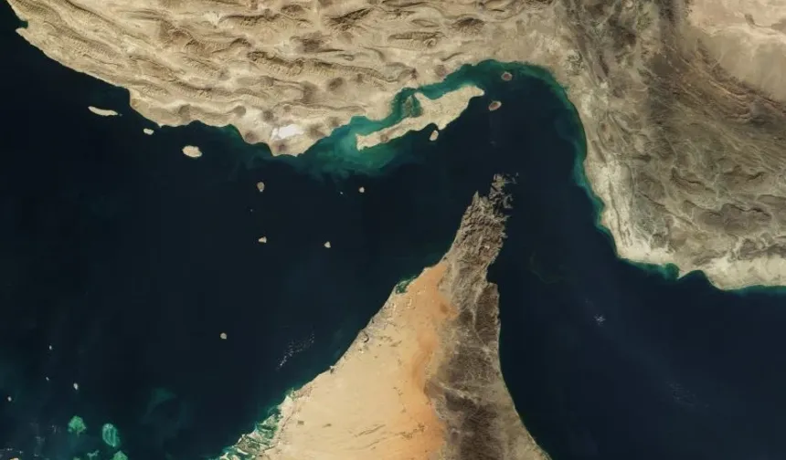 İran, Hürmüz Boğazı'nın yeniden açılması için tazminat istiyor