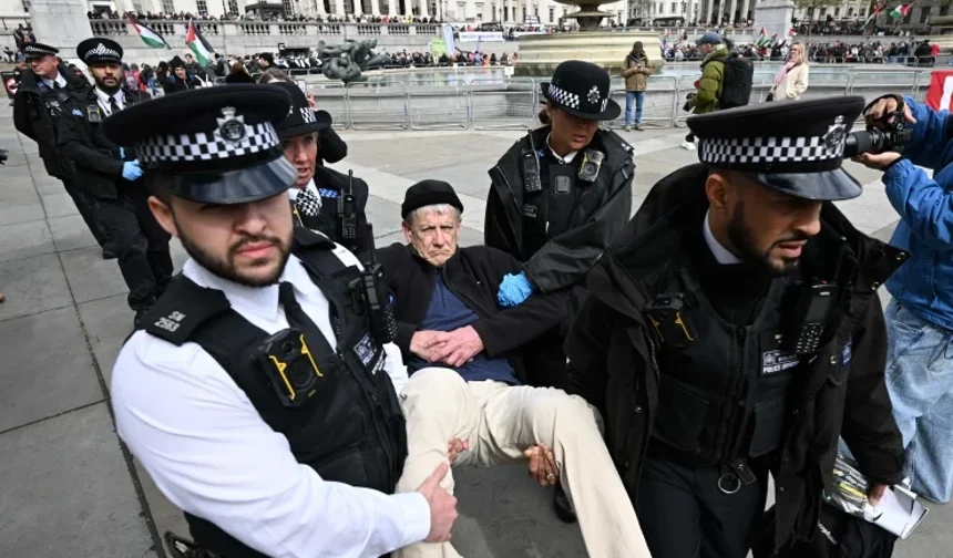 Londra'da 'Palestine Action' grubuna destek eyleminde 92 kişi gözaltına alındı