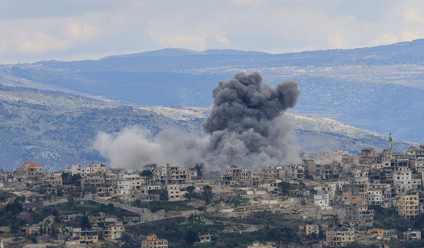 İsrail: "Lübnan'ın güneyindeki Bint Cubeyl'de kuşatmayı tamamladık"