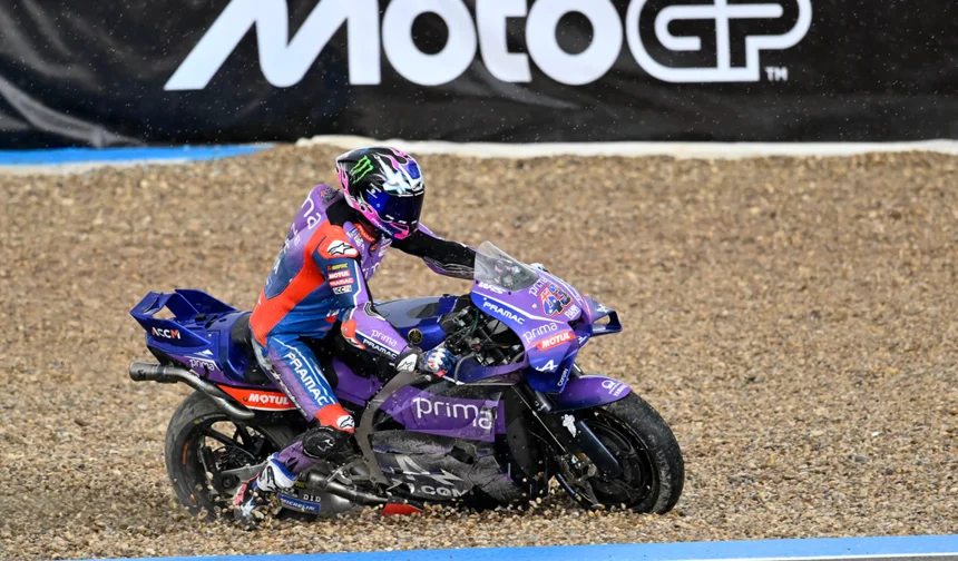 Toprak Razgatlıoğlu, pistten çıkarak yarışa veda etti