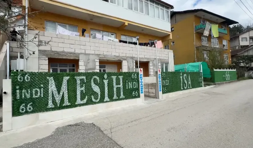 Ekipleri harekete geçiren yazı. Evinin her yerine yazdı, mahalleli ihbar etti