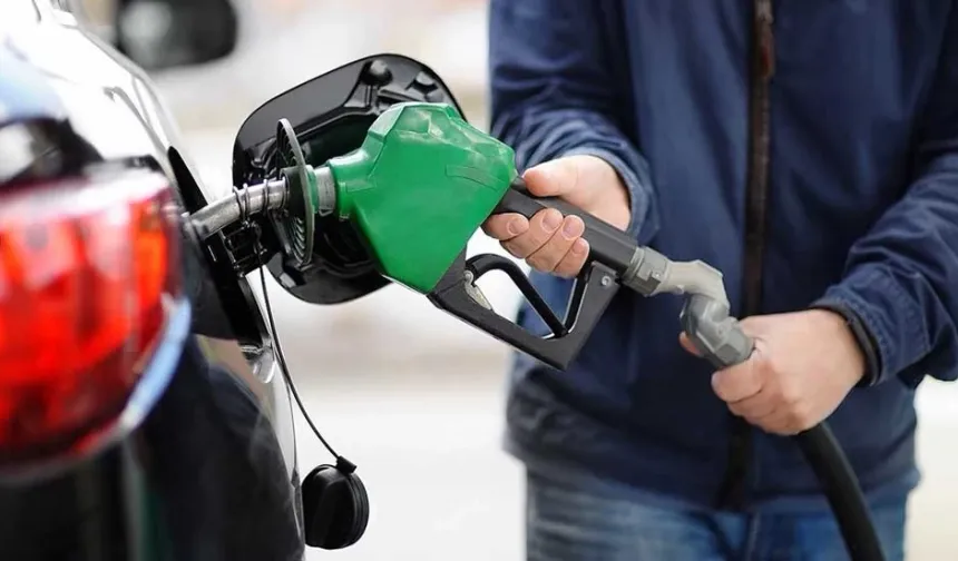 Güney Kıbrıs’ta akaryakıtta geçici vergi indirimi onaylandı
