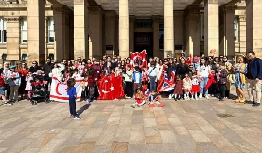 Birmingham Belediye Meclisi, 23 Nisan vesilesiyle Türk ve Kıbrıslı Türk çocukları ağırladı