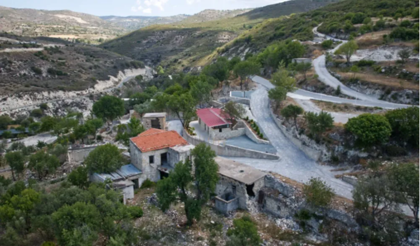 Limasol'a bağlı, terk edilmiş konumdaki “Trozena” köyü İsrailliler tarafından satın alındı...