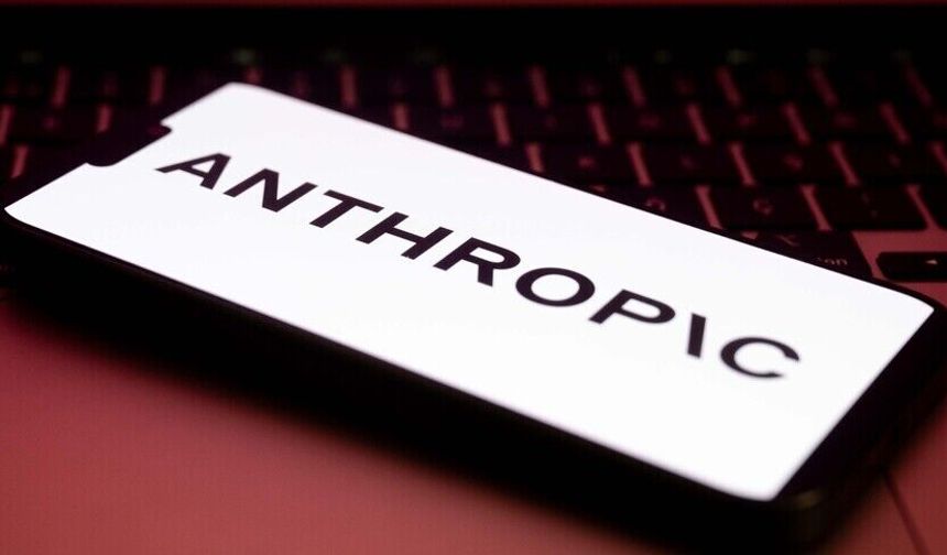 Anthropic'in kurucu ortağı Olah, yapay zekanın sadece teknoloji şirketlerine bırakılamayacağını belirtti